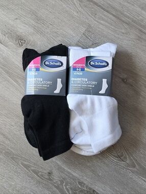 Dr. Scholl's Womens Diabetes & Circulatory Ankle Socks Black & White 2 Pack Of 6
